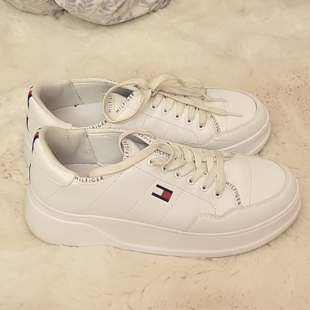Tommy Hilfiger White Platform Sneakers/Women's Grazie Lightweight Sneakers US 10